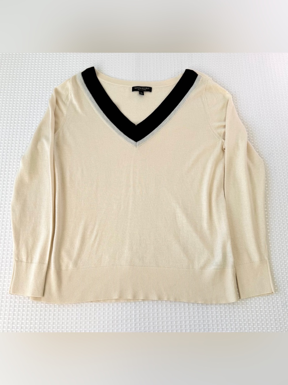 Banana Republic Womens M Silk Cashmere V Neck Sweater Cream Black Trim Preppy